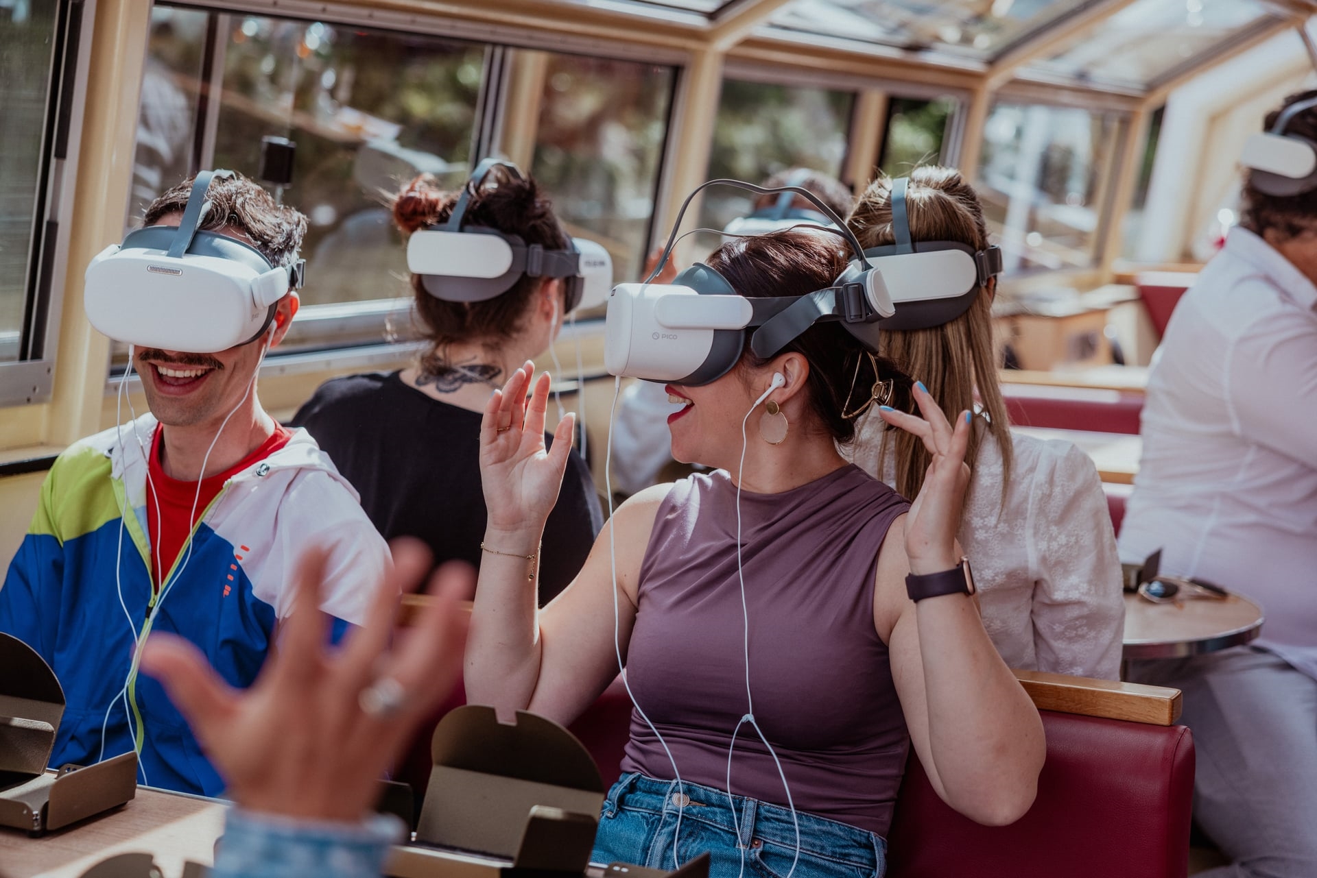 Crucero por los canales de Ámsterdam con viaje en el tiempo en RV a la Edad de Oro