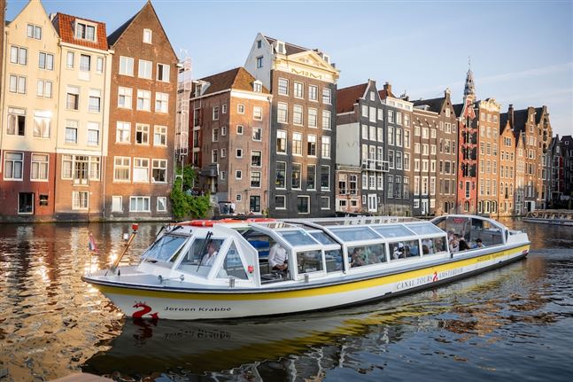 Crucero por el Canal de Ámsterdam en Damrak